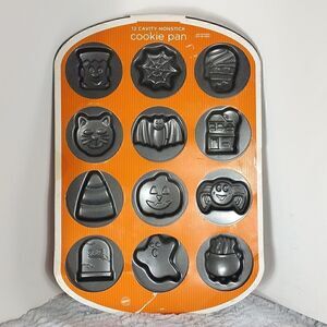 Wilton Halloween 12 Cavity Nonstick Cookie Pan
